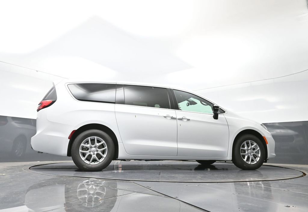 New 2026 Chrysler Pacifica Select image 46