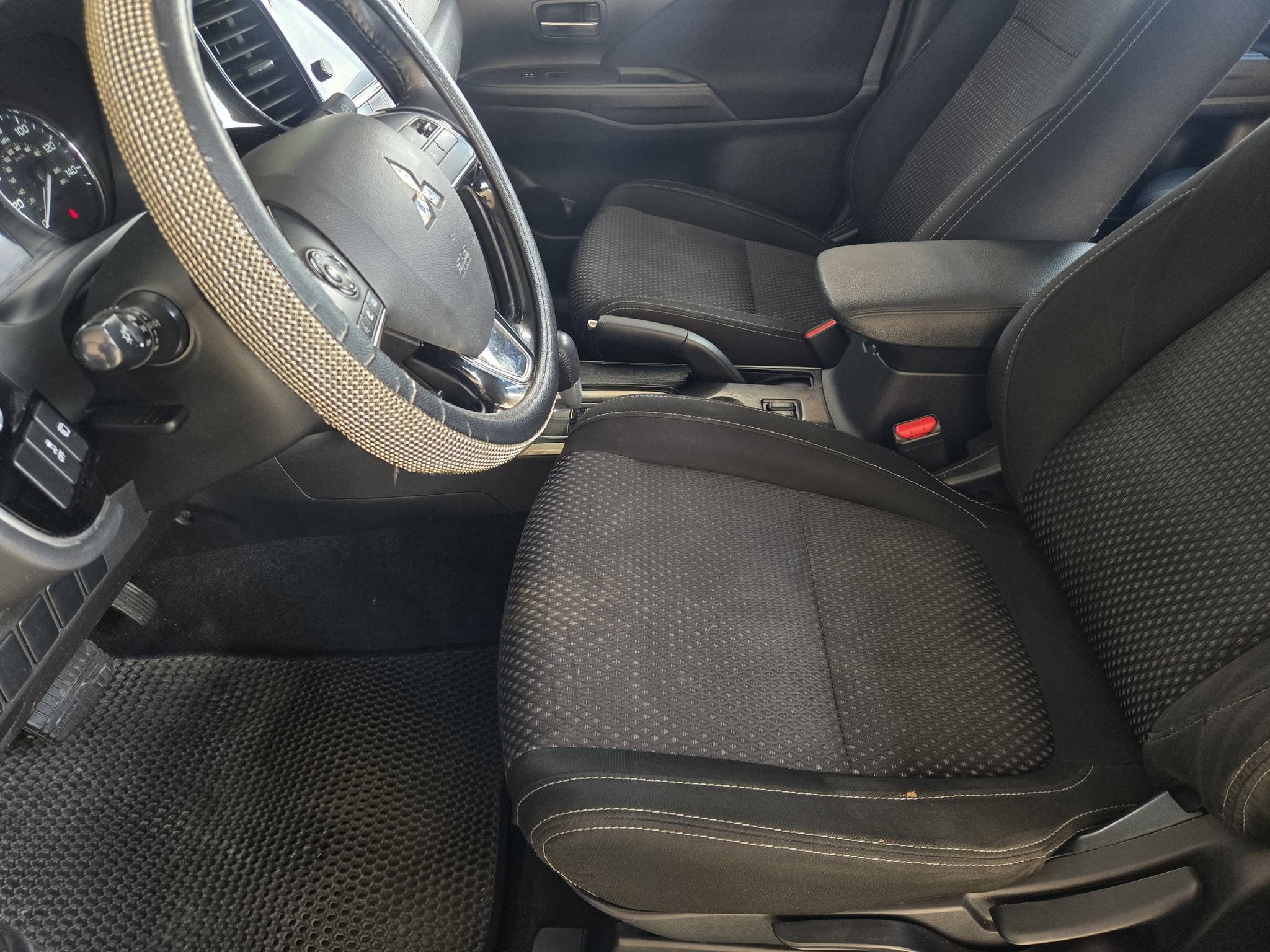 Used 2017 Mitsubishi Outlander SE FWD image 13