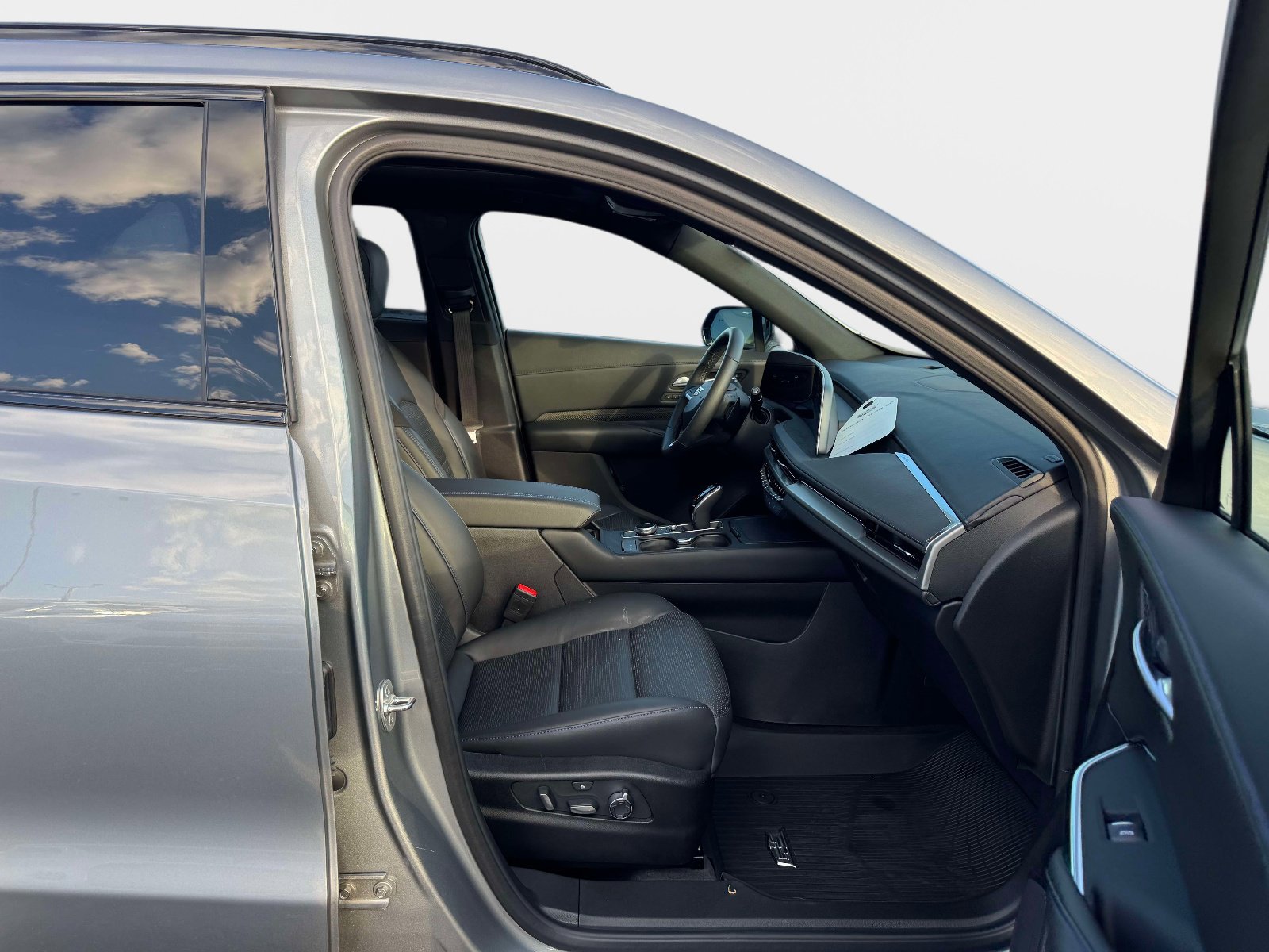 Certified 2025 Cadillac XT4 Sport AWD/4WD image 15