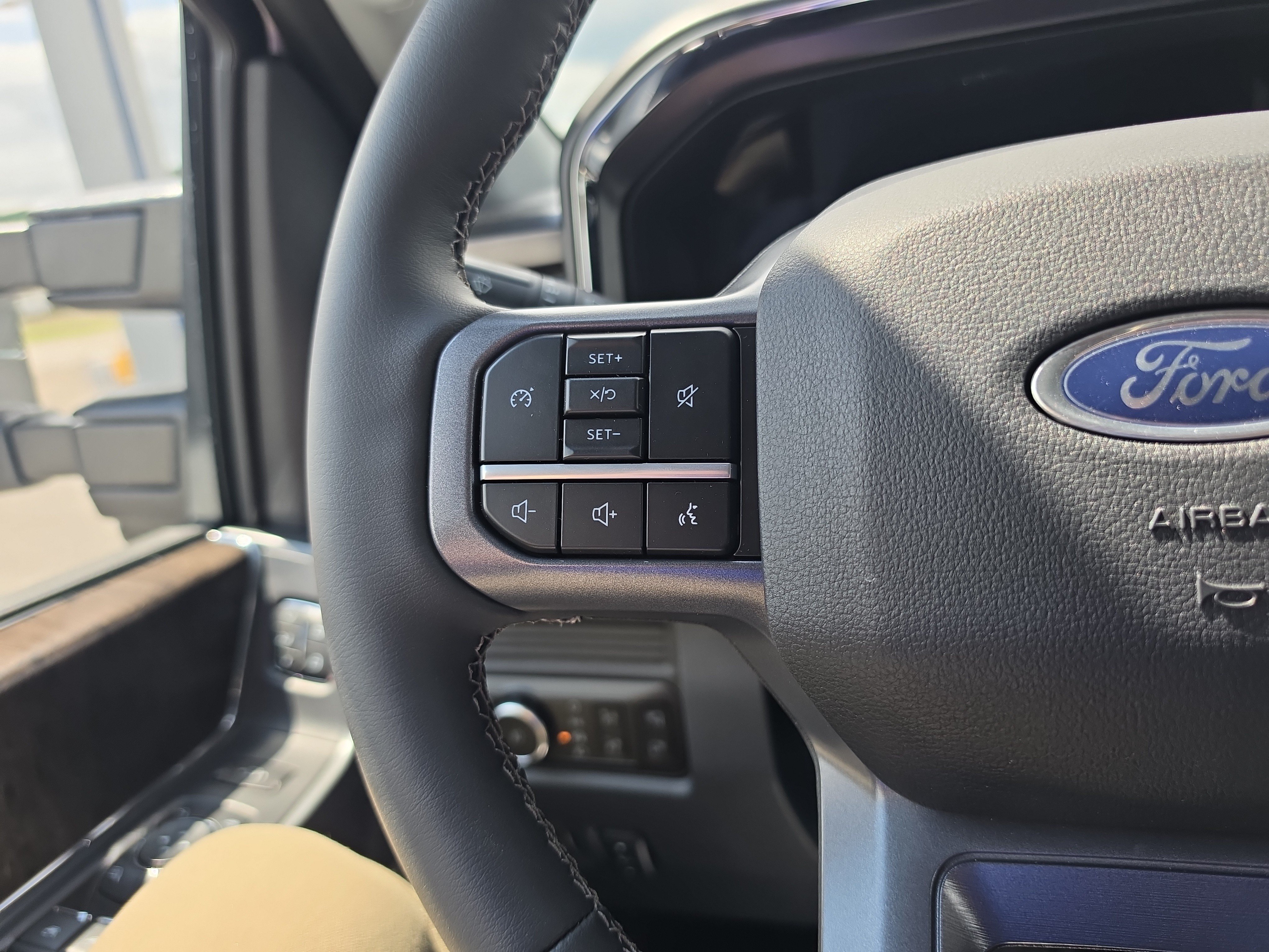 New 2026 Ford F250 Lariat w/ Black Appearance Package AWD/4WD image 24