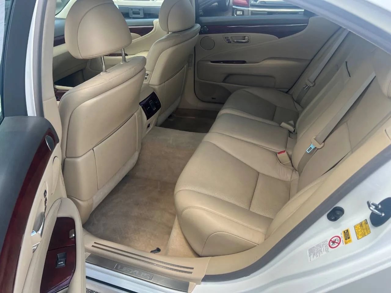 Used 2007 Lexus LS 460 L RWD image 19