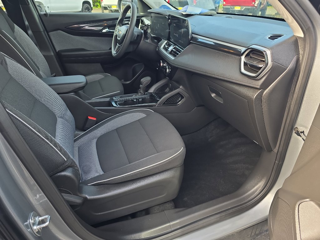 Certified 2025 Chevrolet TrailBlazer LT w/ Driver Confidence Package image 16