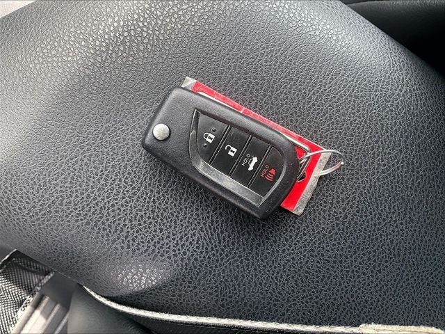 Used 2023 Toyota Camry SE FWD image 11