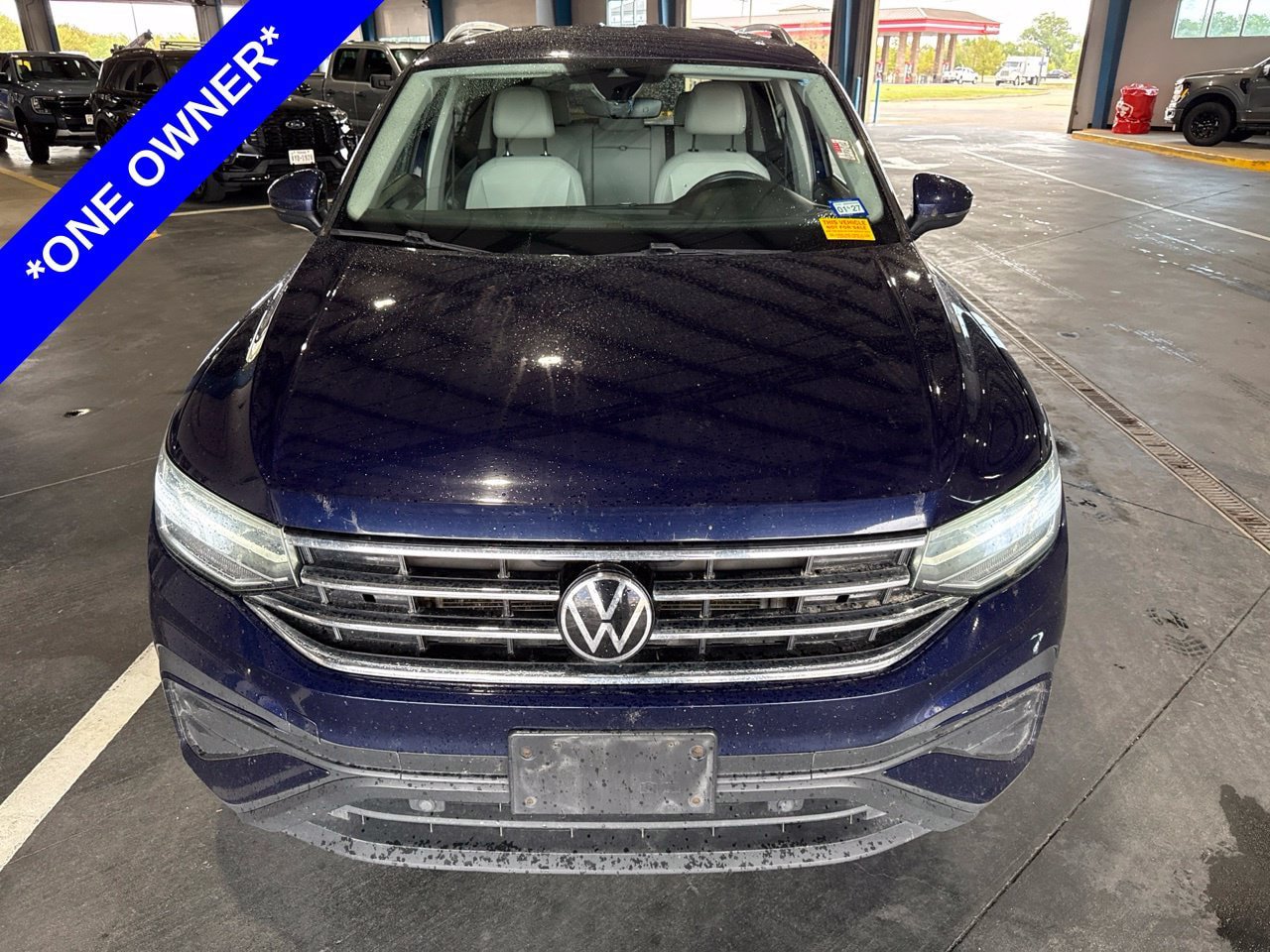 Used 2023 Volkswagen Tiguan SE AWD/4WD image 2