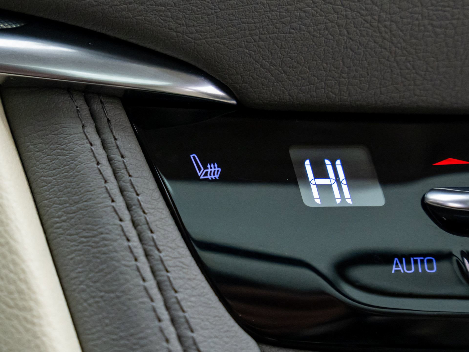 Certified 2022 Cadillac XT5 Premium Luxury w/ LPO, Floor Liner Package image 29