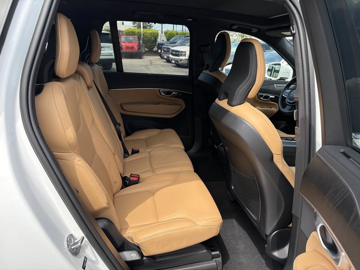 Used 2024 Volvo XC90 B6 Ultimate AWD/4WD image 13