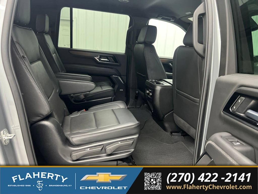 Used 2025 GMC Yukon XL Denali AWD/4WD image 13