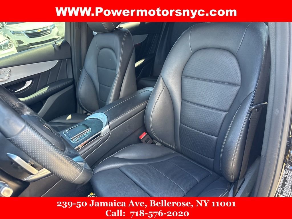 Used 2022 Mercedes-Benz GLC 300 4MATIC w/ AMG Line image 31