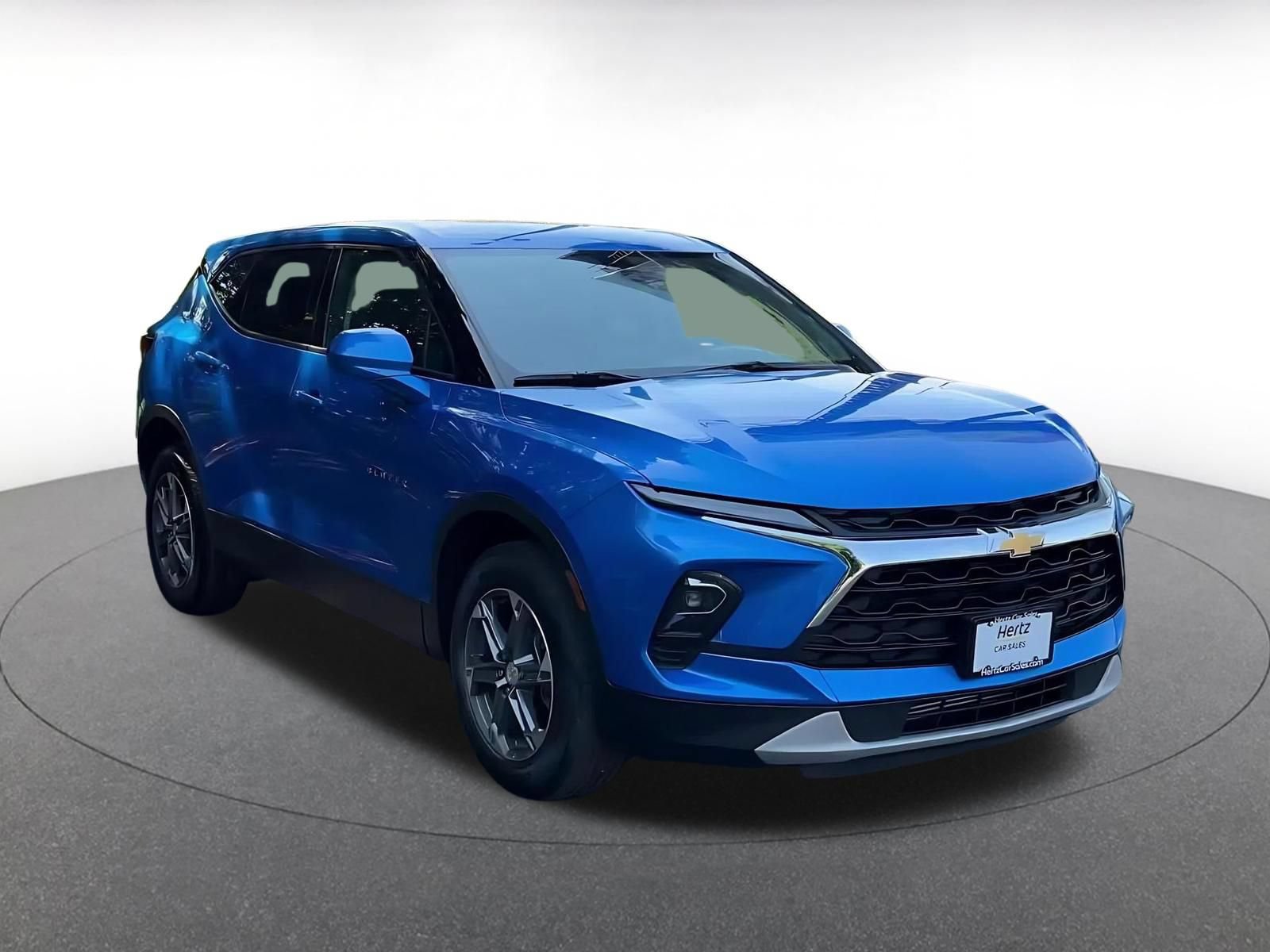 Used 2025 Chevrolet Blazer LT FWD image 3