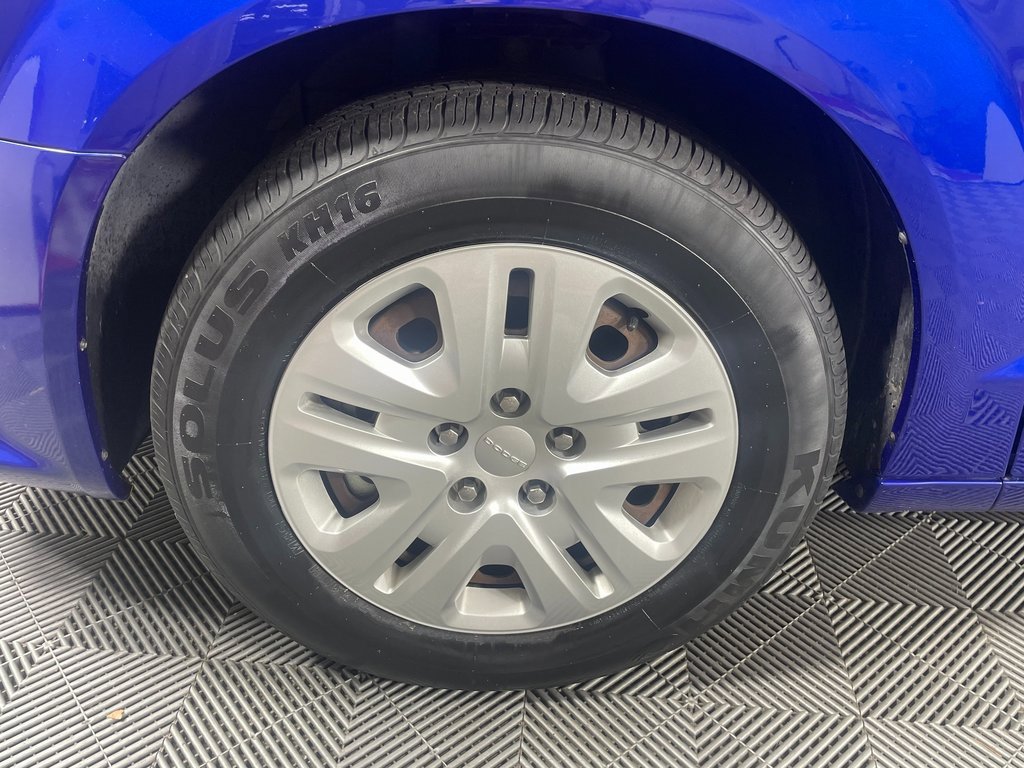 Used 2018 Dodge Grand Caravan SE w/ UConnect Hands-Free Group image 12