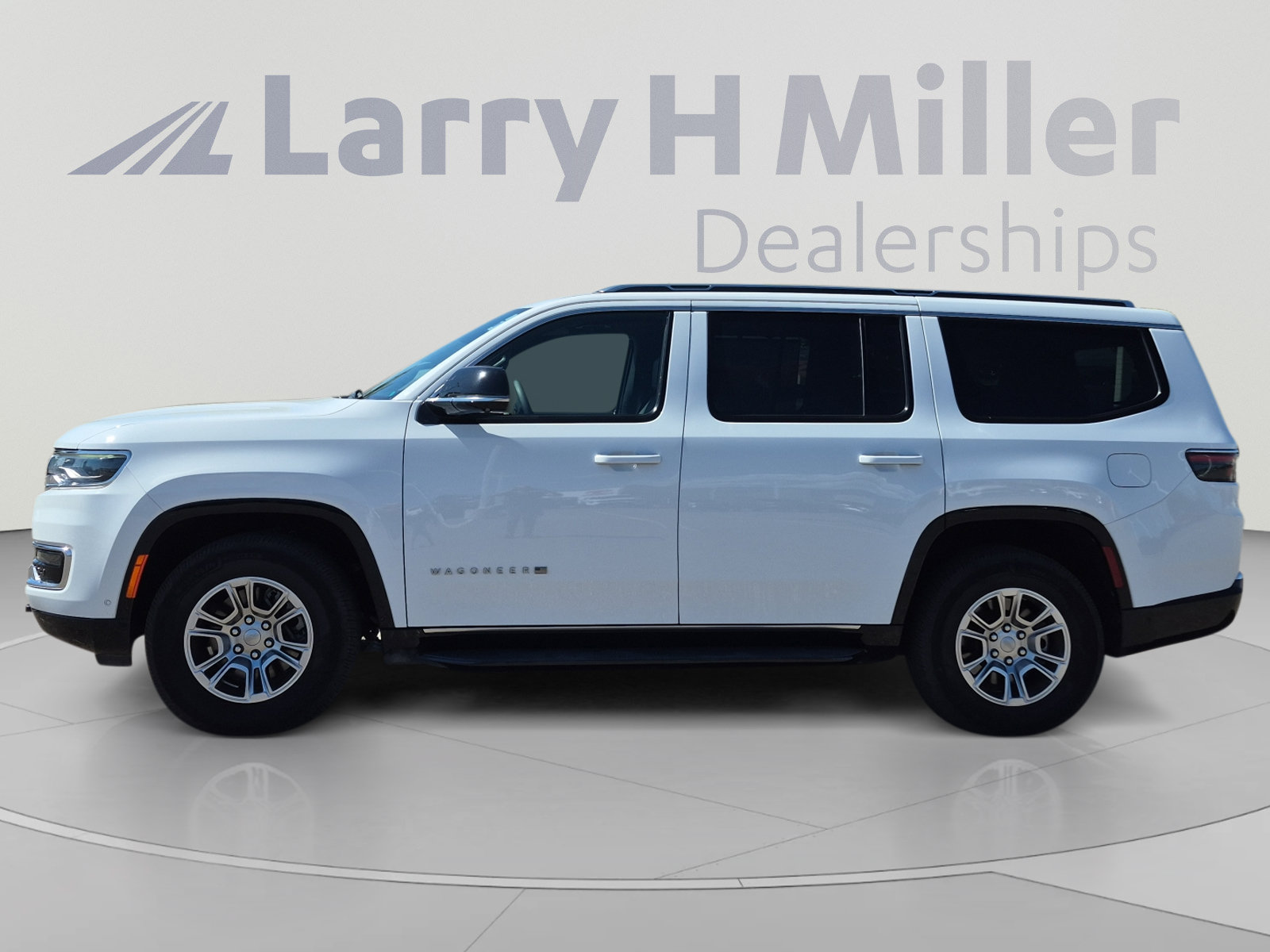 Used 2024 Jeep Wagoneer 4WD w/ Convenience Group I image 2