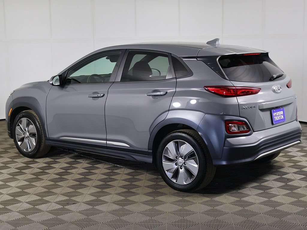 Used 2021 Hyundai Kona Limited w/ Cargo Package FWD image 9