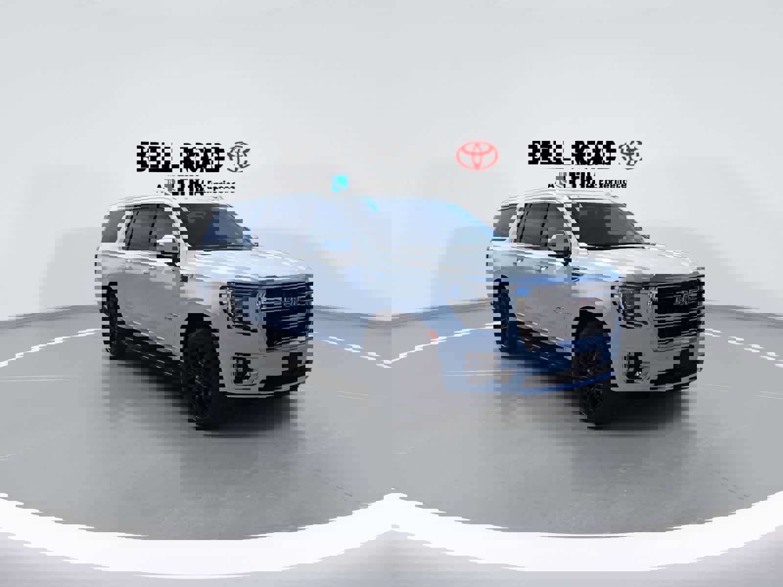 Used 2022 GMC Yukon XL SLT w/ SLT Premium Package AWD/4WD image 2