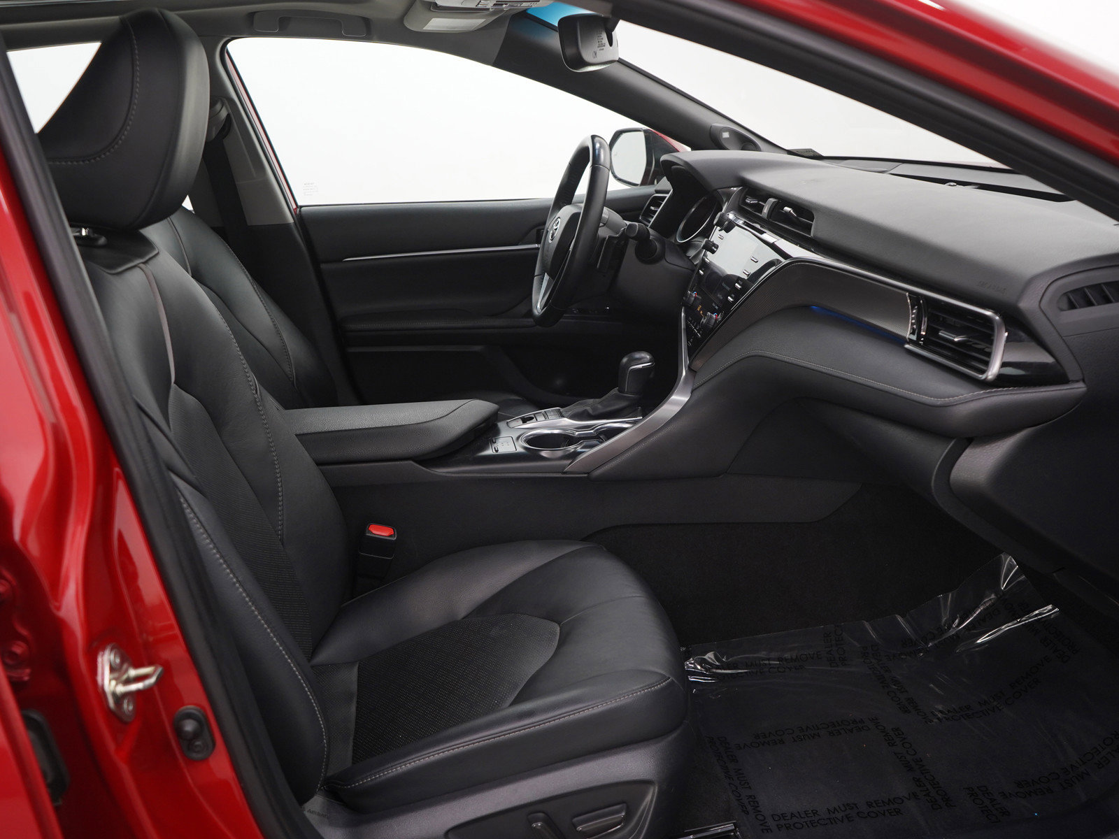 Used 2020 Toyota Camry XSE image 11