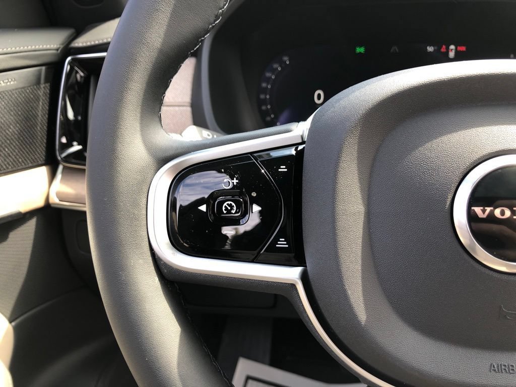 New 2026 Volvo XC90 B6 Plus w/ Protection Package Premier AWD/4WD image 15