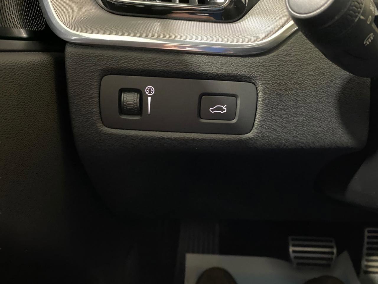 Used 2021 Volvo XC60 T5 R-Design image 22