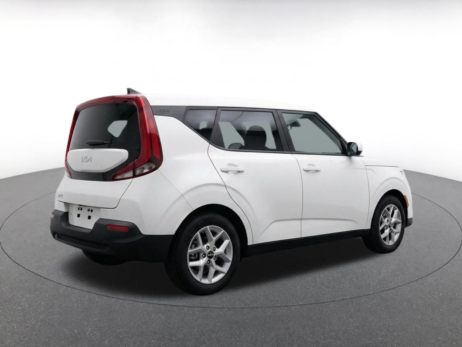 Used 2025 Kia Soul LX w/ LX Technology Package FWD image 9