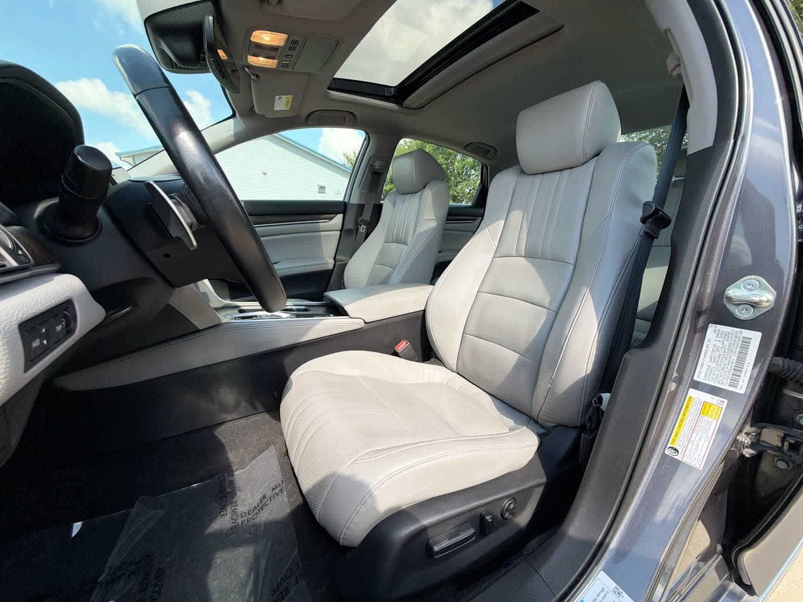 Used 2018 Honda Accord Touring image 13