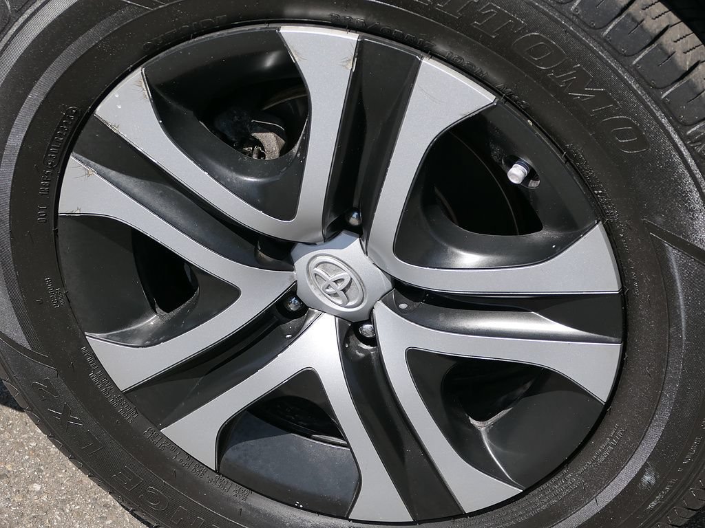 Used 2018 Toyota RAV4 LE w/ All Weather Liner Package FWD image 10