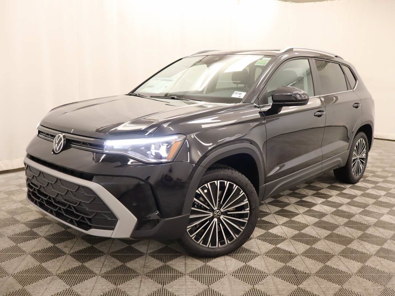 New 2026 Volkswagen Taos SE FWD image 1