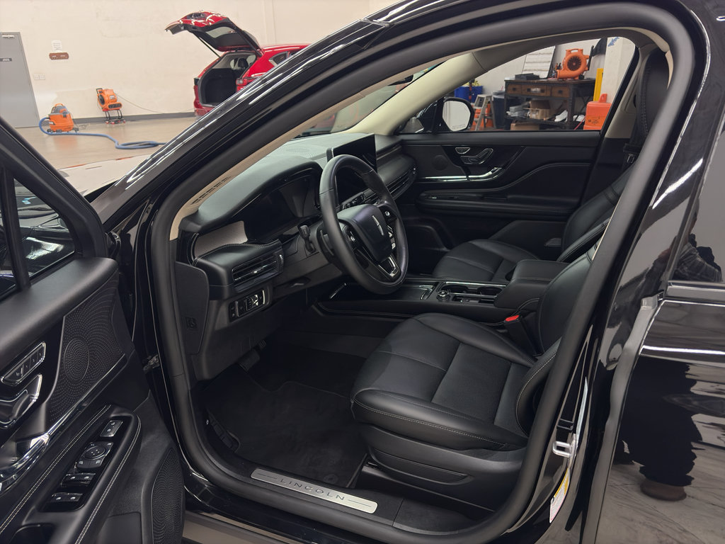 Used 2025 Lincoln Corsair Grand Touring w/ Jet Appearance Package AWD/4WD image 12