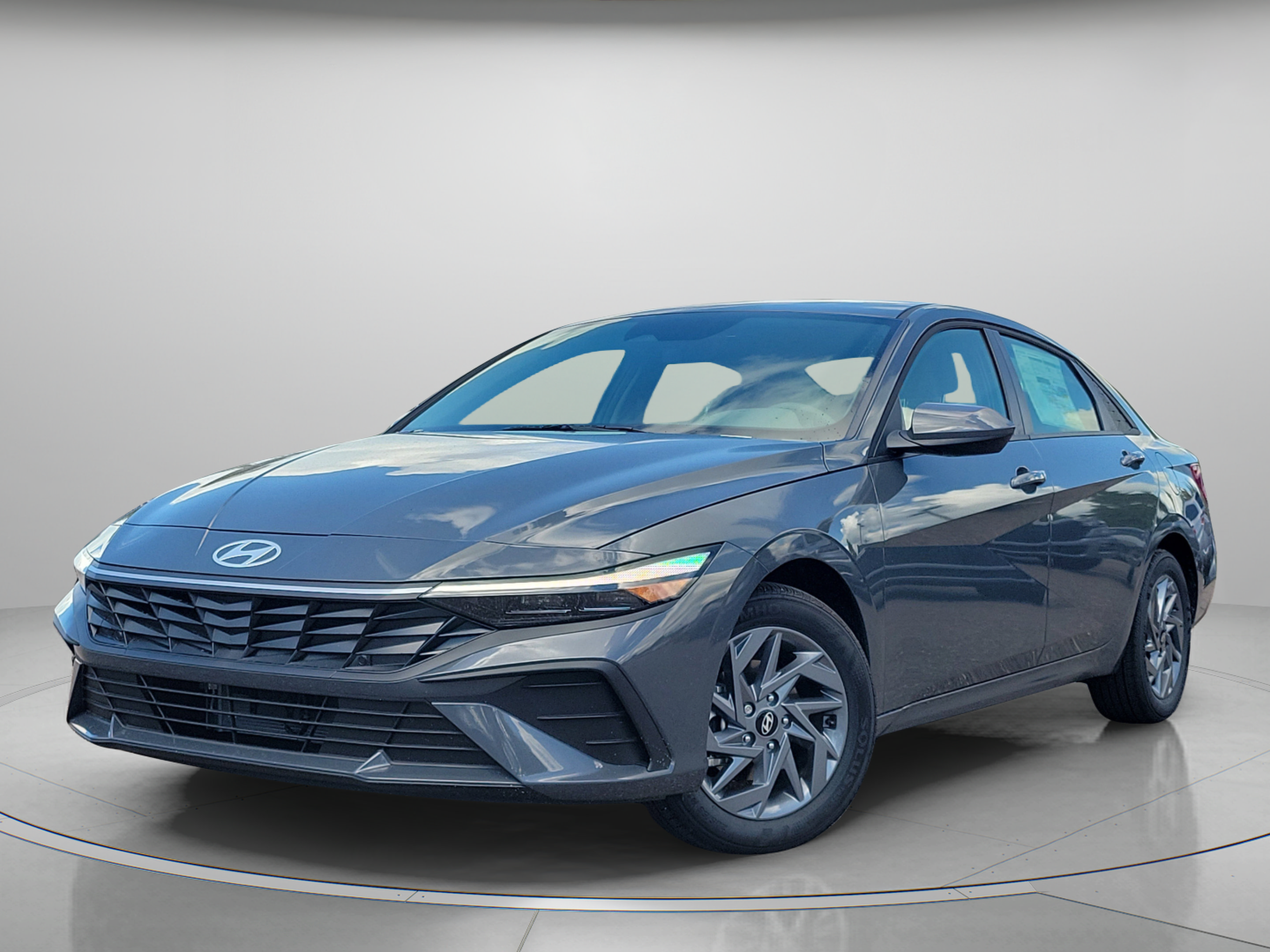 New 2025 Hyundai Elantra Hybrid w/ Cargo Package FWD image 2