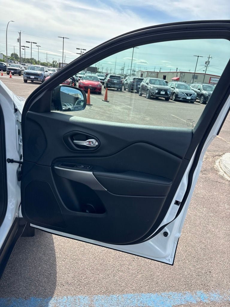 Used 2022 Jeep Cherokee Limited AWD/4WD image 20