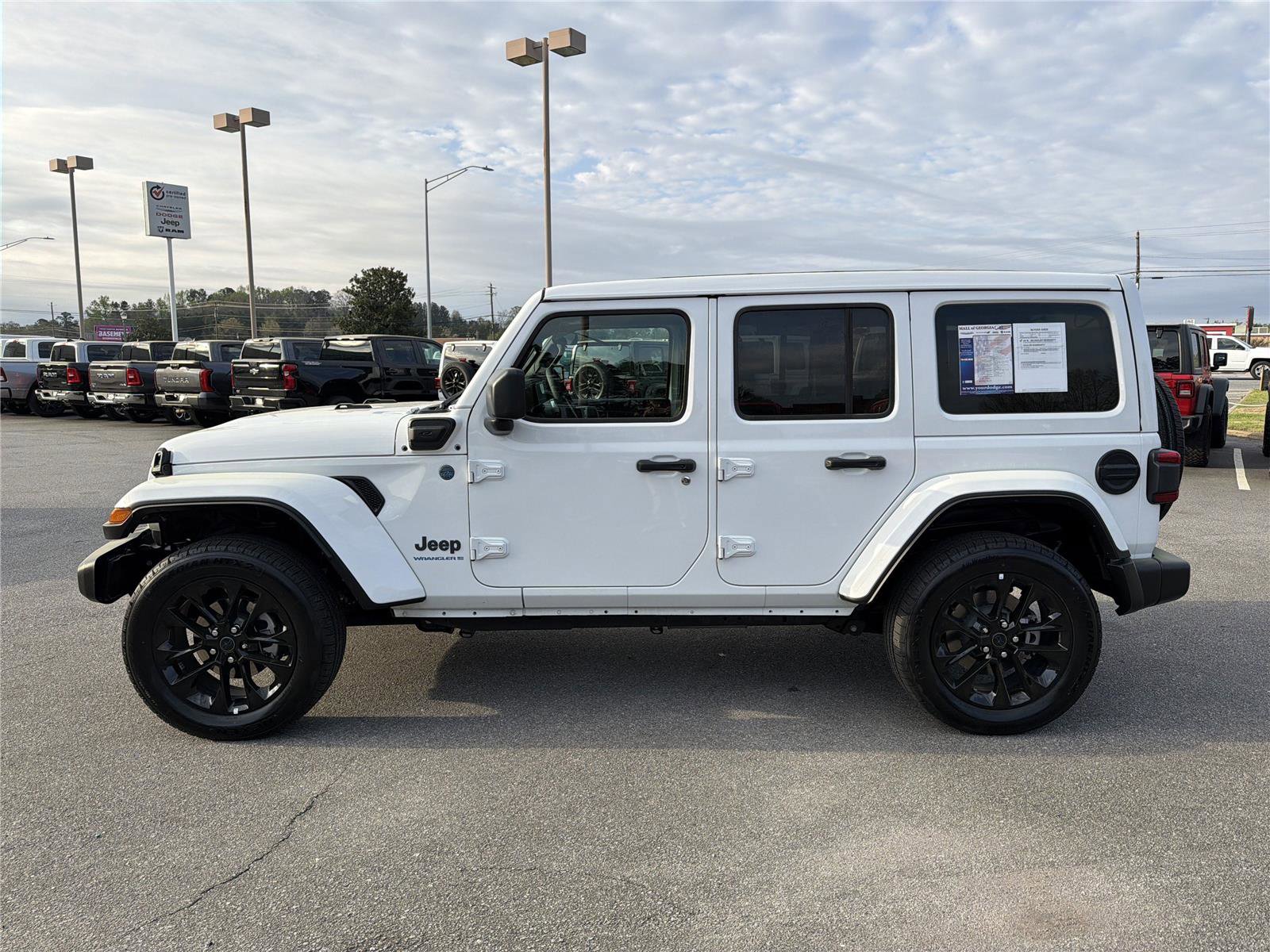 Used 2025 Jeep Wrangler Sahara w/ Safety Group image 8