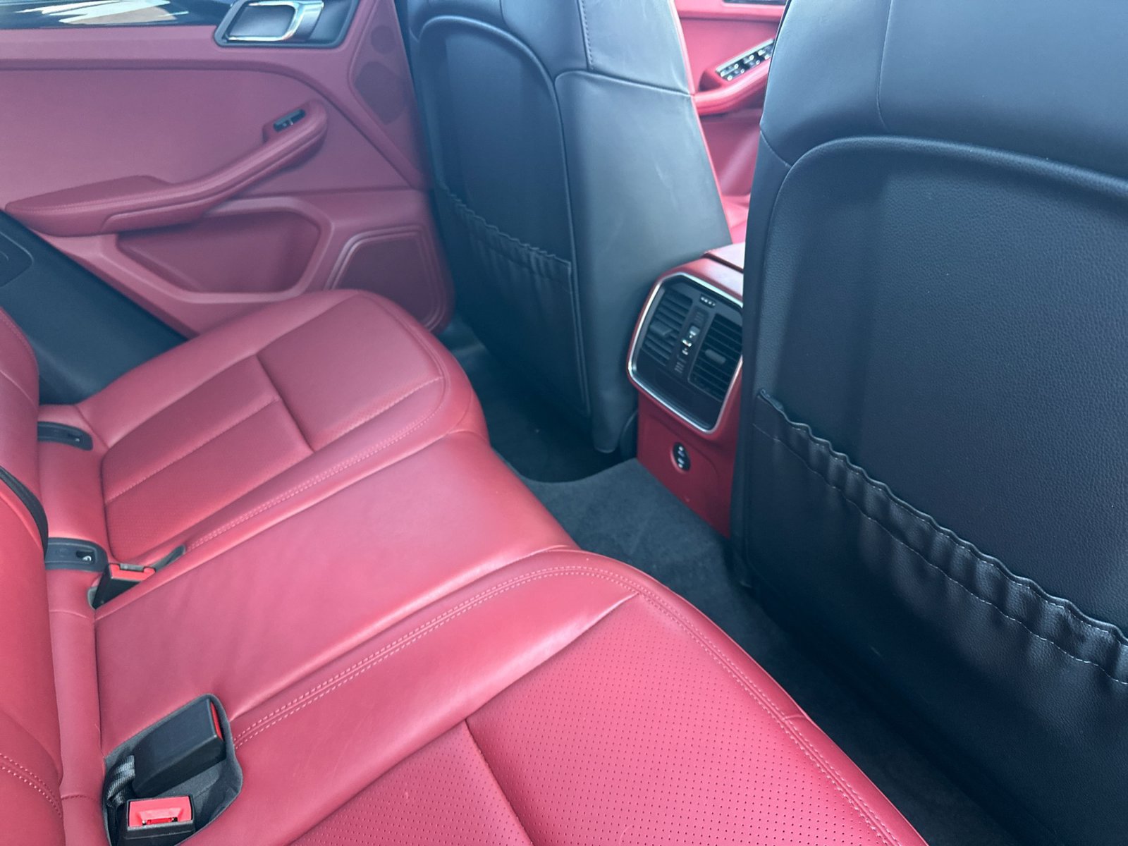 Certified 2023 Porsche Macan AWD/4WD image 26