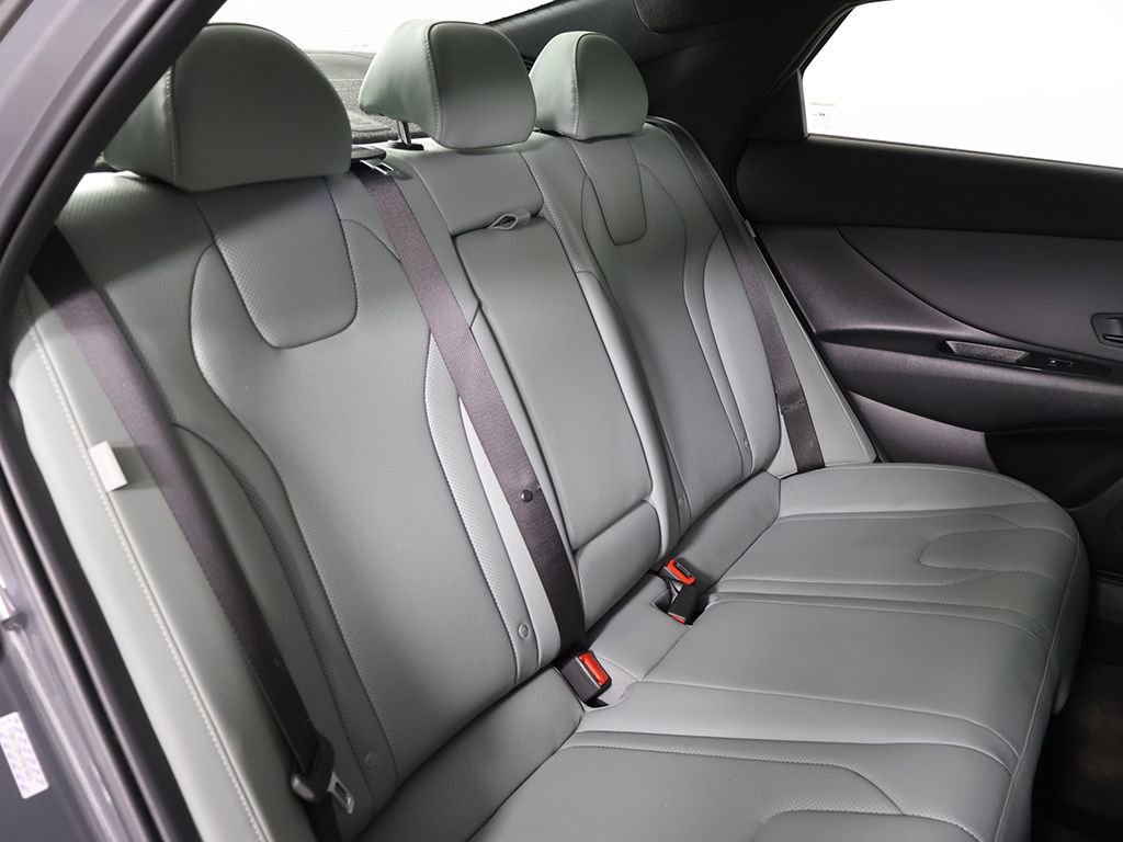 Certified 2024 Hyundai Elantra Limited FWD image 34