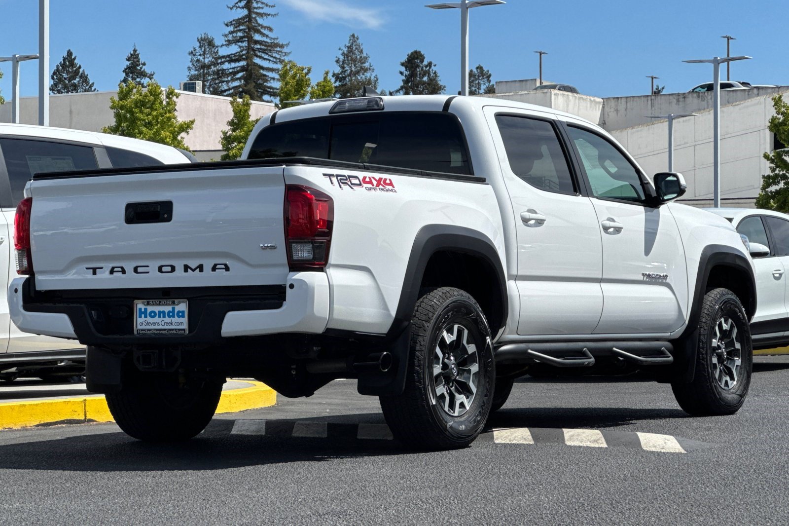 Used 2019 Toyota Tacoma TRD Off-Road w/ Technology Package AWD/4WD image 8