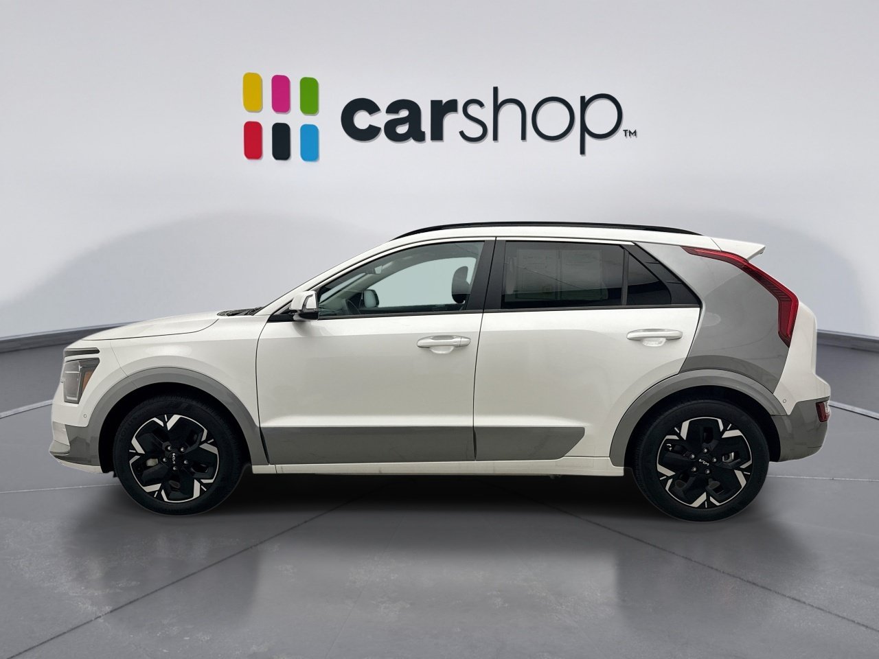 Used 2023 Kia Niro Wave w/ Wave Preserve Package FWD image 2