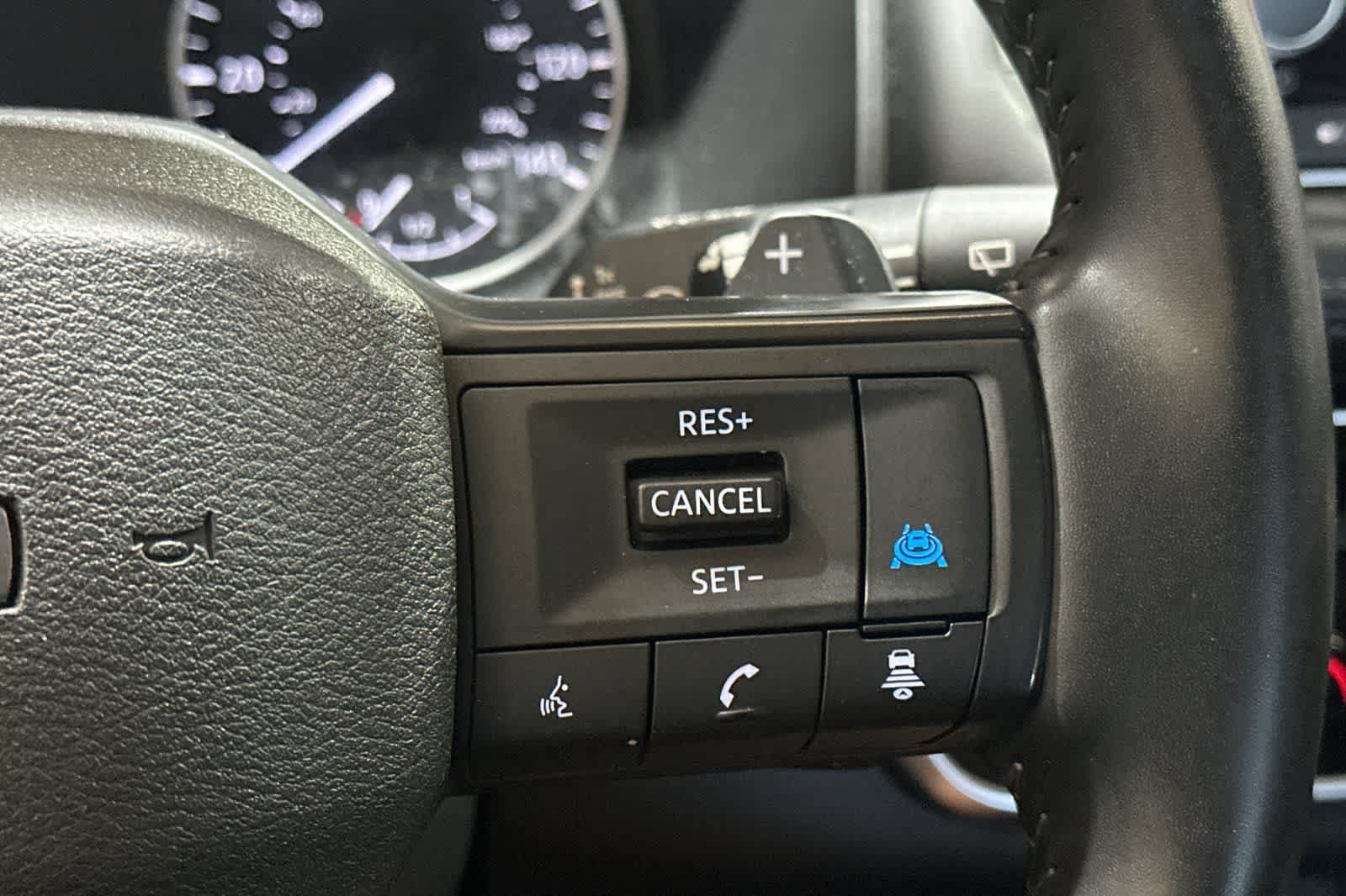Certified 2025 Nissan Rogue SV FWD image 28