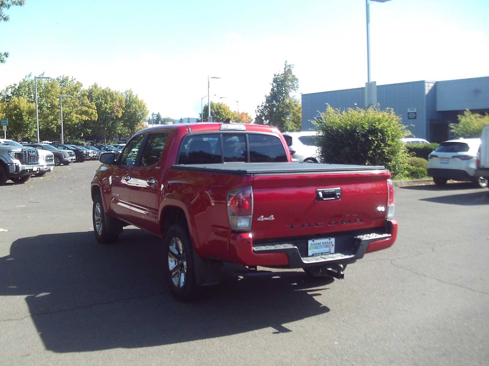 Used 2016 Toyota Tacoma Limited w/ Towing Package AWD/4WD image 3