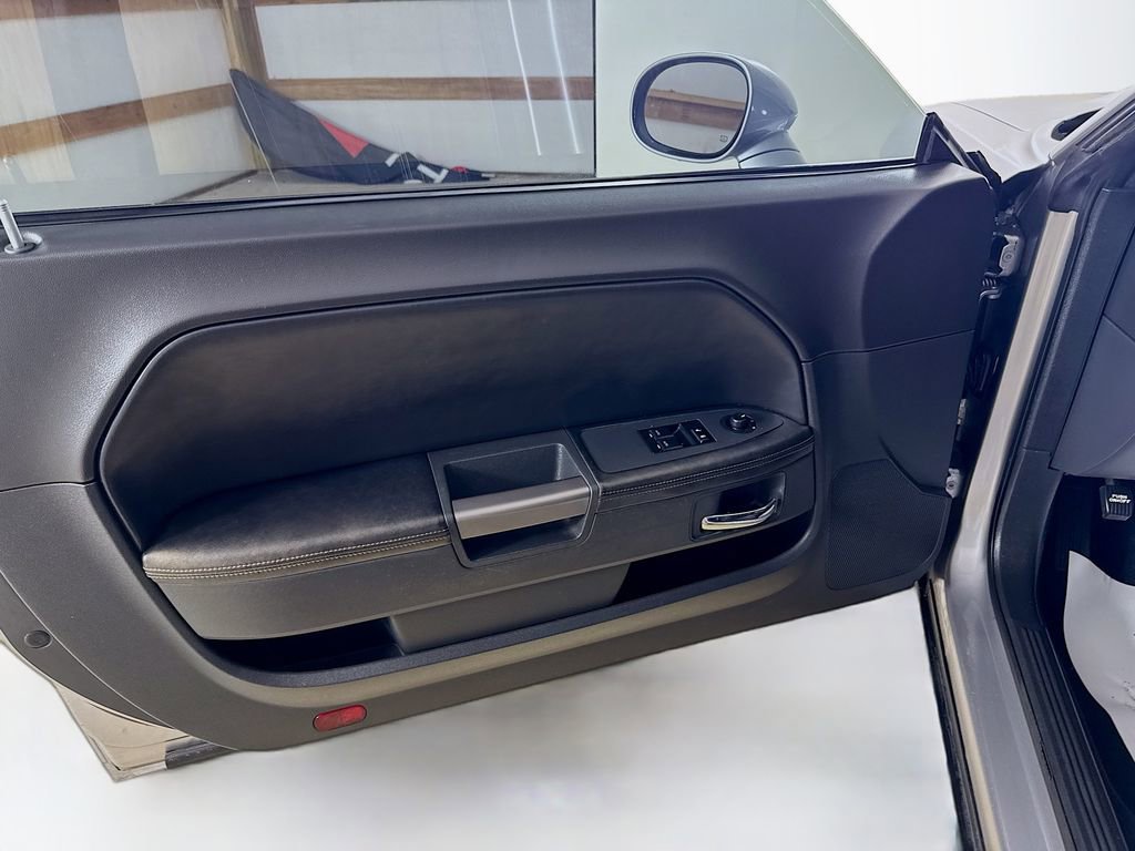 Used 2014 Dodge Challenger SXT RWD image 11