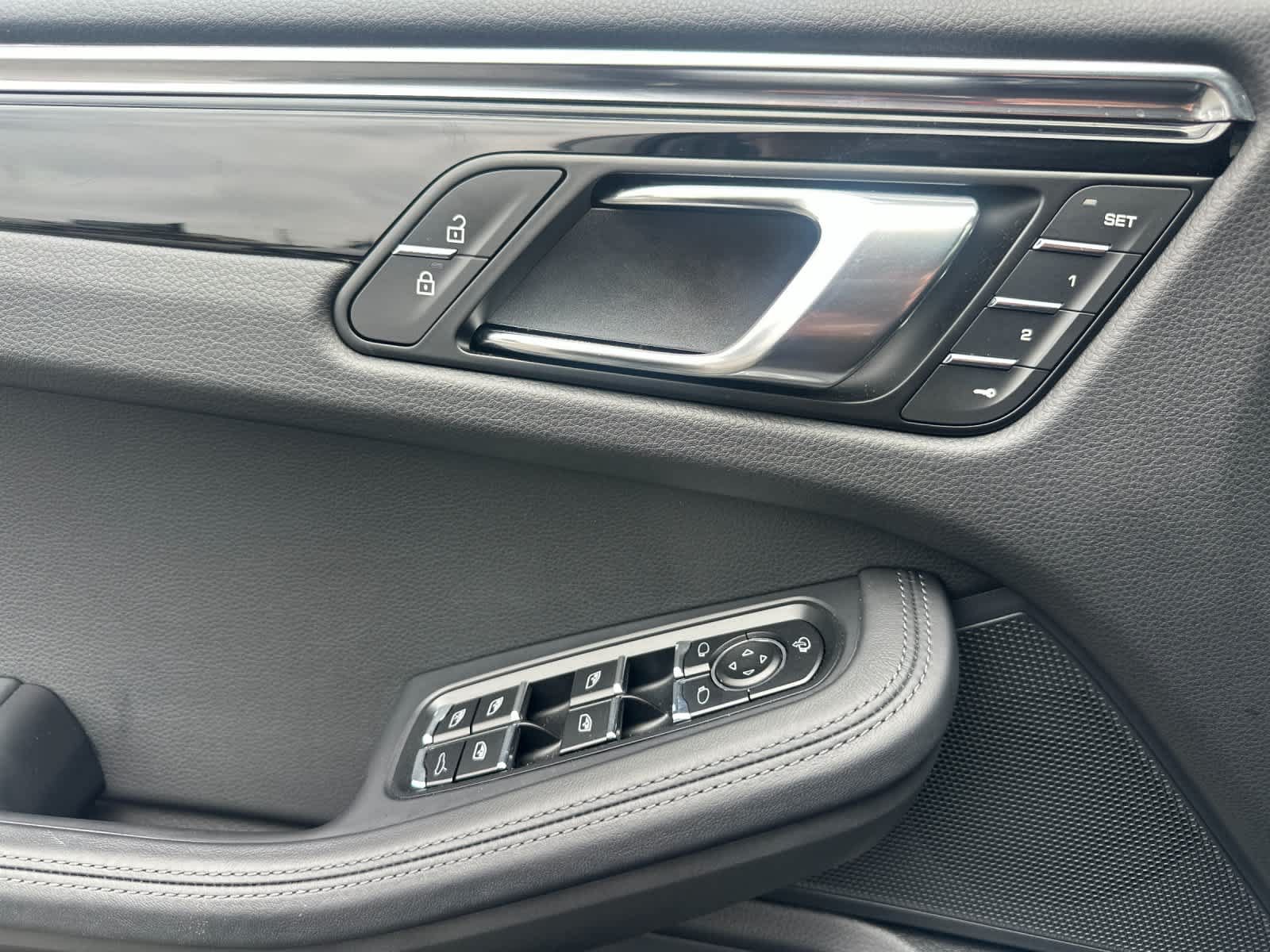 Certified 2026 Porsche Macan AWD/4WD image 12
