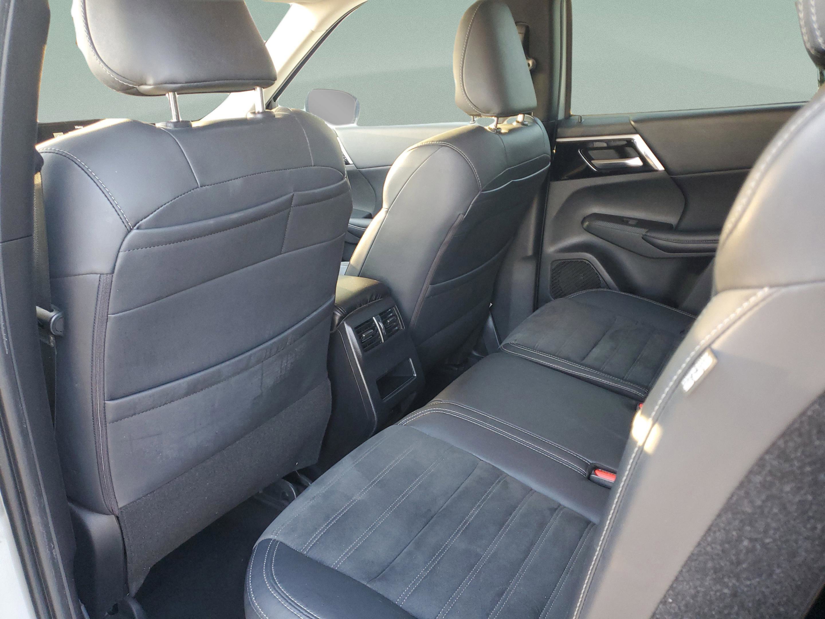 Used 2022 Mitsubishi Outlander SE image 10