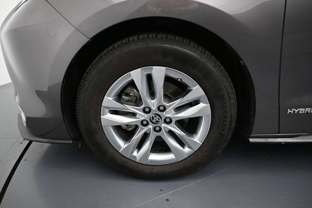 Used 2021 Toyota Sienna Limited FWD image 9