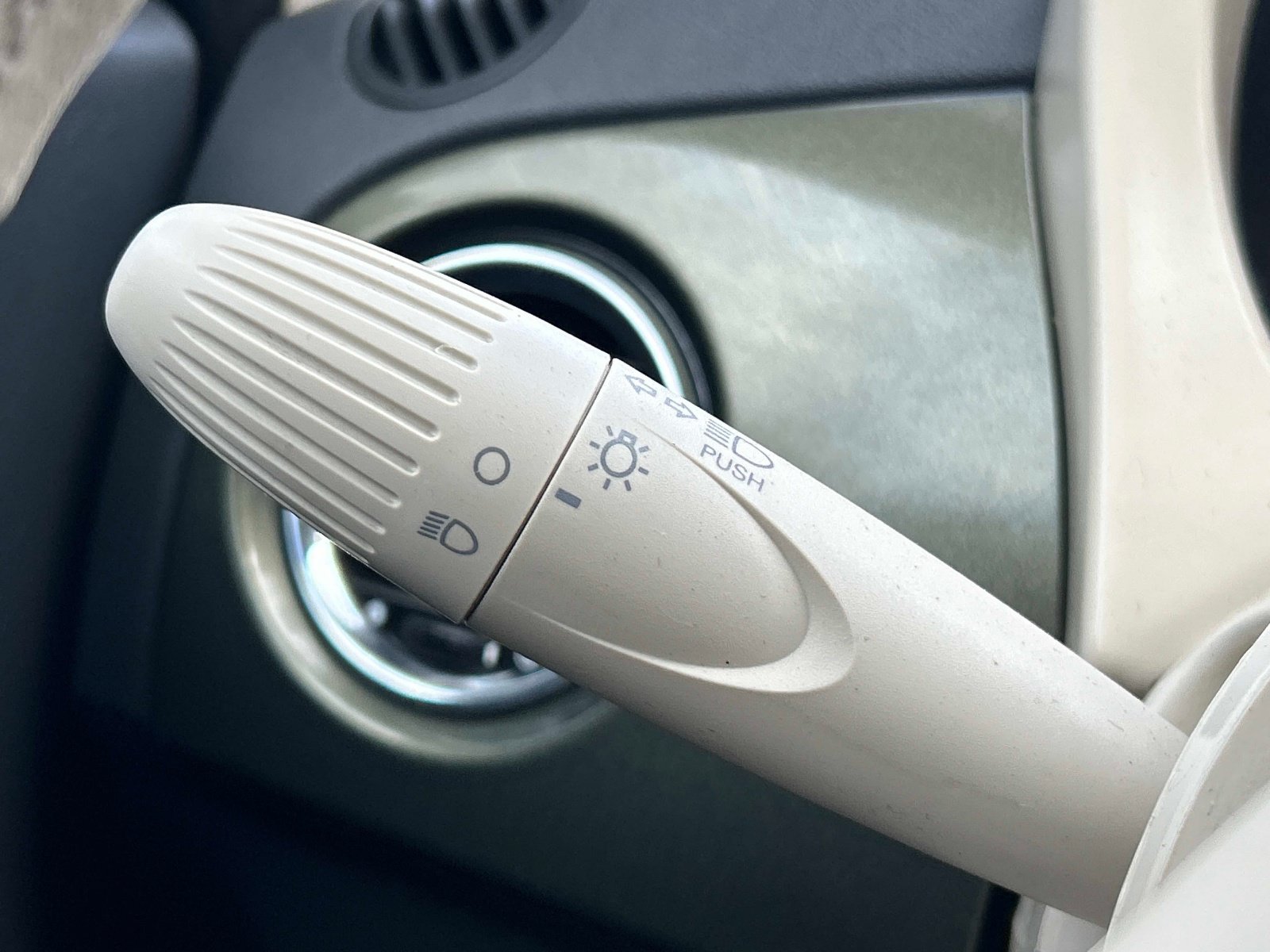 Used 2015 FIAT 500 Pop FWD image 26