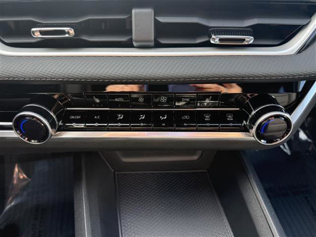 New 2026 Chevrolet Equinox LT w/ Convenience Package II image 24