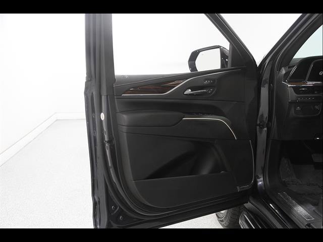Certified 2022 Cadillac Escalade Premium Luxury AWD/4WD image 4