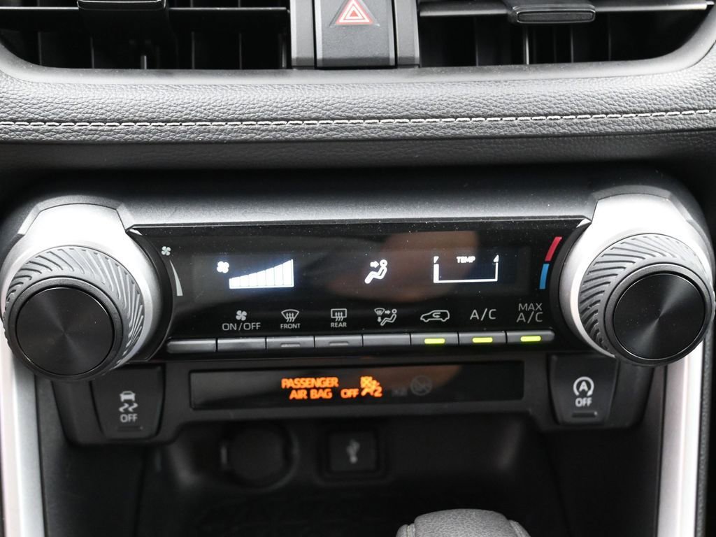 Certified 2022 Toyota RAV4 LE AWD/4WD image 21