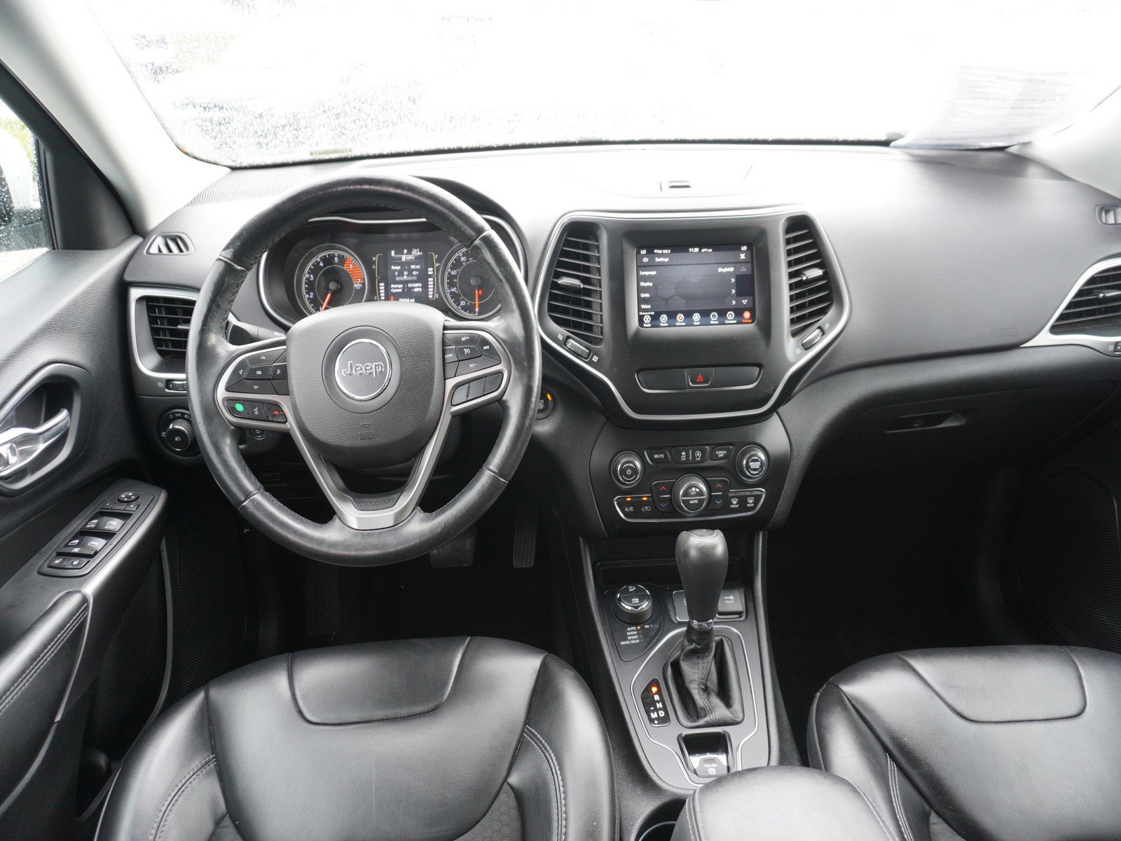 Used 2019 Jeep Cherokee Latitude Plus w/ Comfort/Convenience Group AWD/4WD image 2