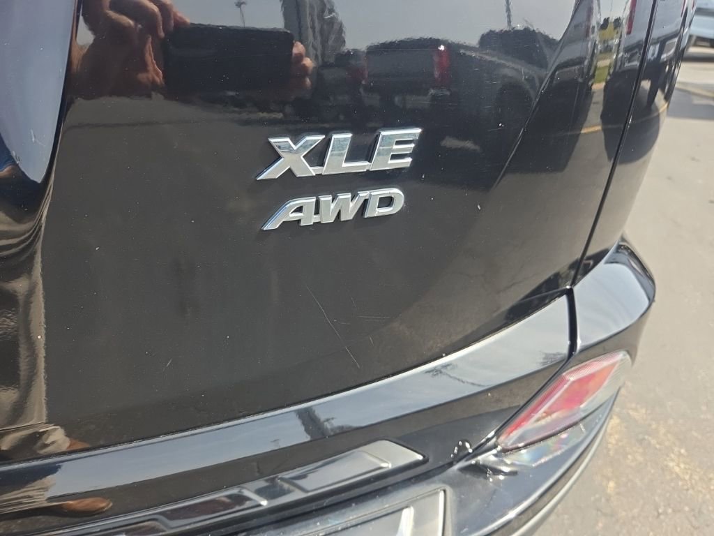 Used 2018 Toyota RAV4 XLE image 6