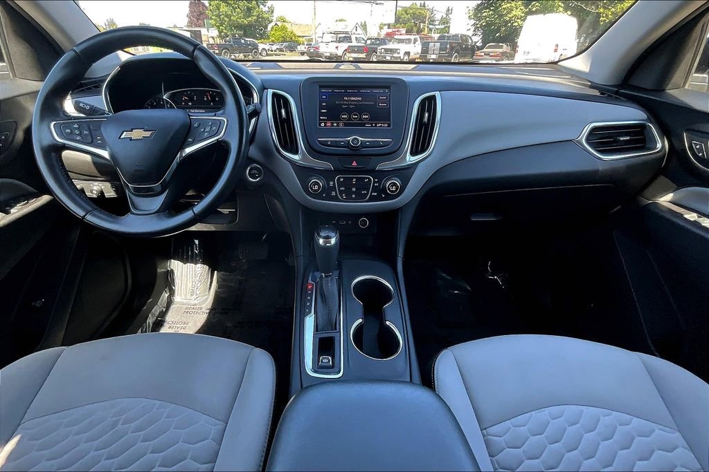Used 2021 Chevrolet Equinox LT w/ Driver Convenience Package image 16