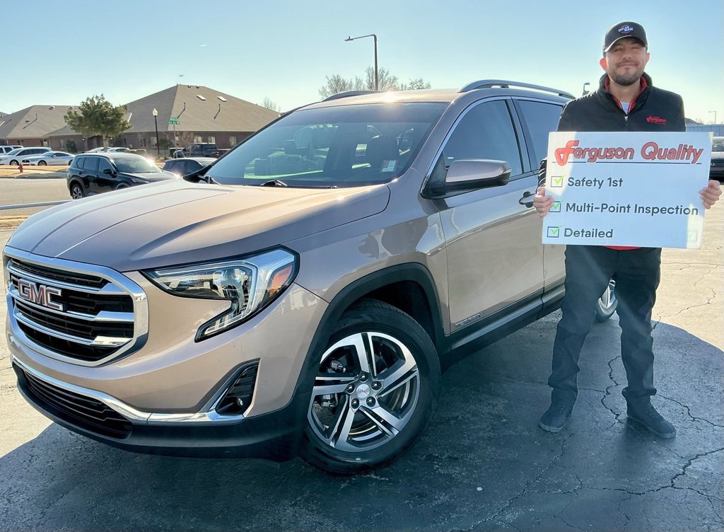 Used 2018 GMC Terrain SLT image 1