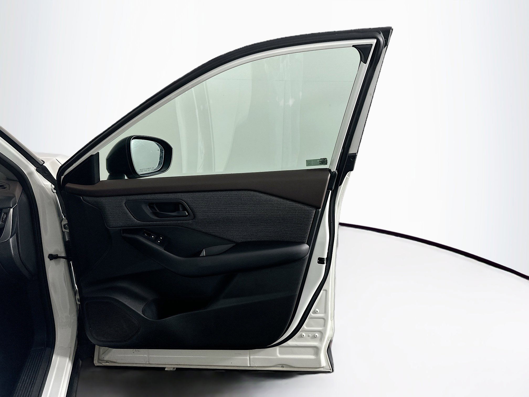 Used 2023 Nissan Rogue S image 33