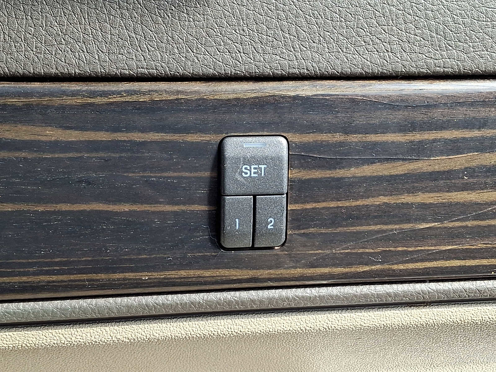 Used 2008 Lincoln MKX AWD image 25