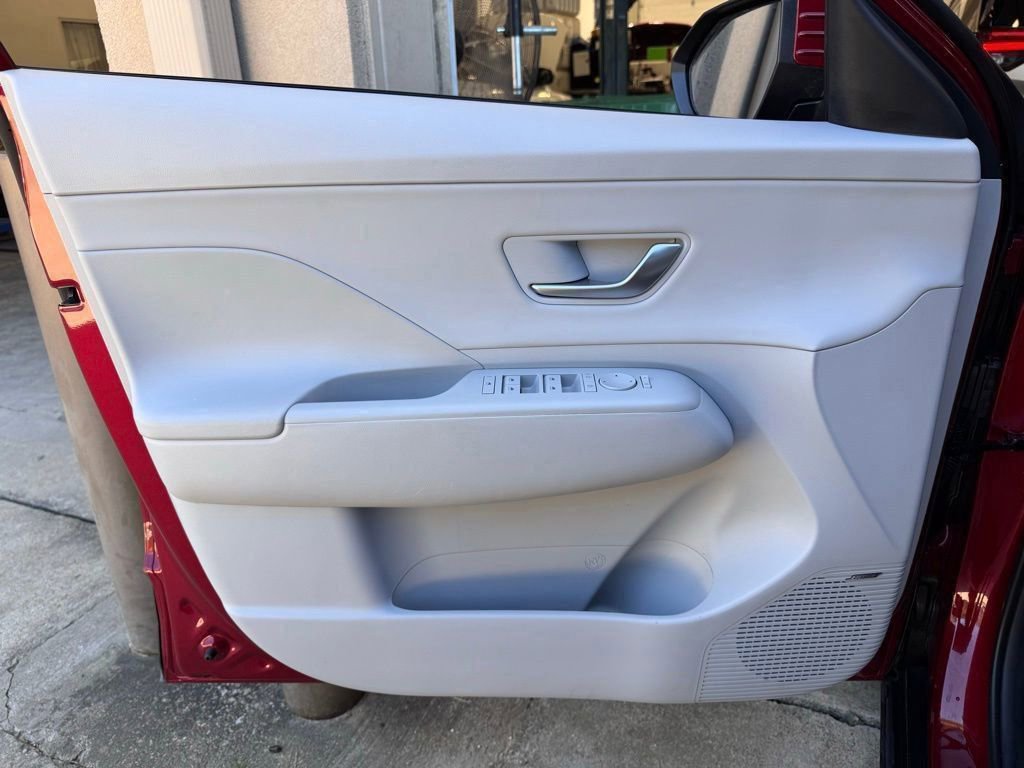 Used 2025 Hyundai Kona Limited image 25