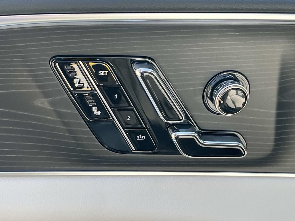 New 2026 Cadillac Lyriq Luxury AWD/4WD image 23